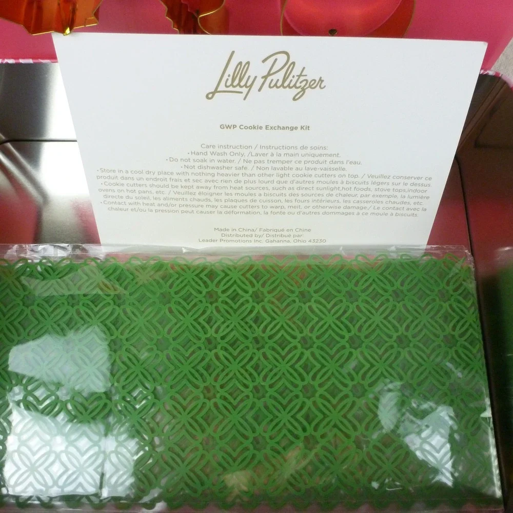 Lilly Pulitzer GWP Cookie Exchange‎ Kit Pink Floral Tin Seahorse Pineapple Shell